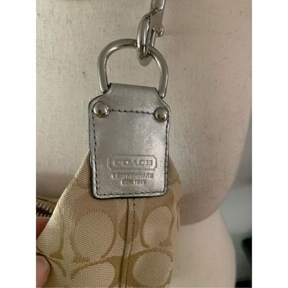 Coach old style logo shoulder bag tan color - Picture 2 of 8
